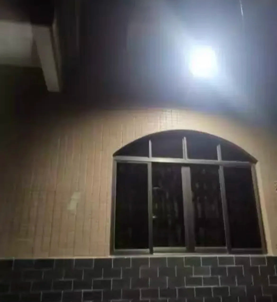 High-Powered 100000LM Solar Outdoor Light Motion Sensor Waterproof | Auravolts